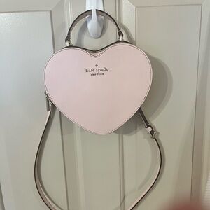 OG RELEASE KATE SPADE HEART PURSE EUC